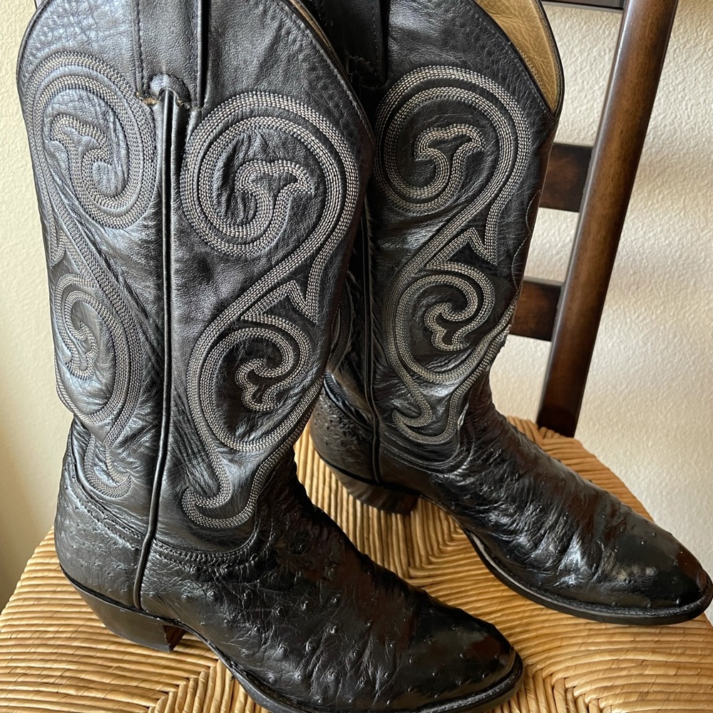 Black ostrich 7 1/2 fine embroidery excellent condition.